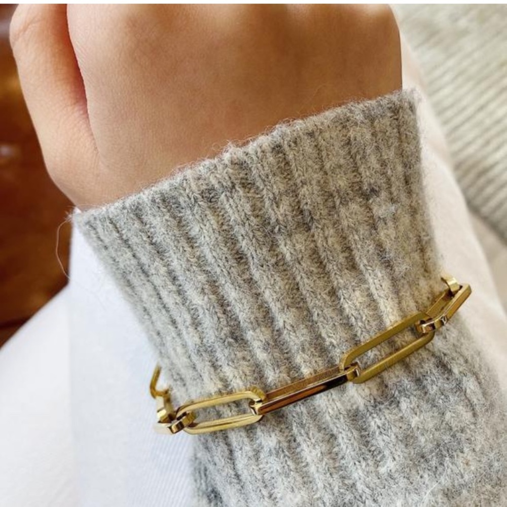 Gold Rectangular Link Chain Bracelet - Picture 2 of 7